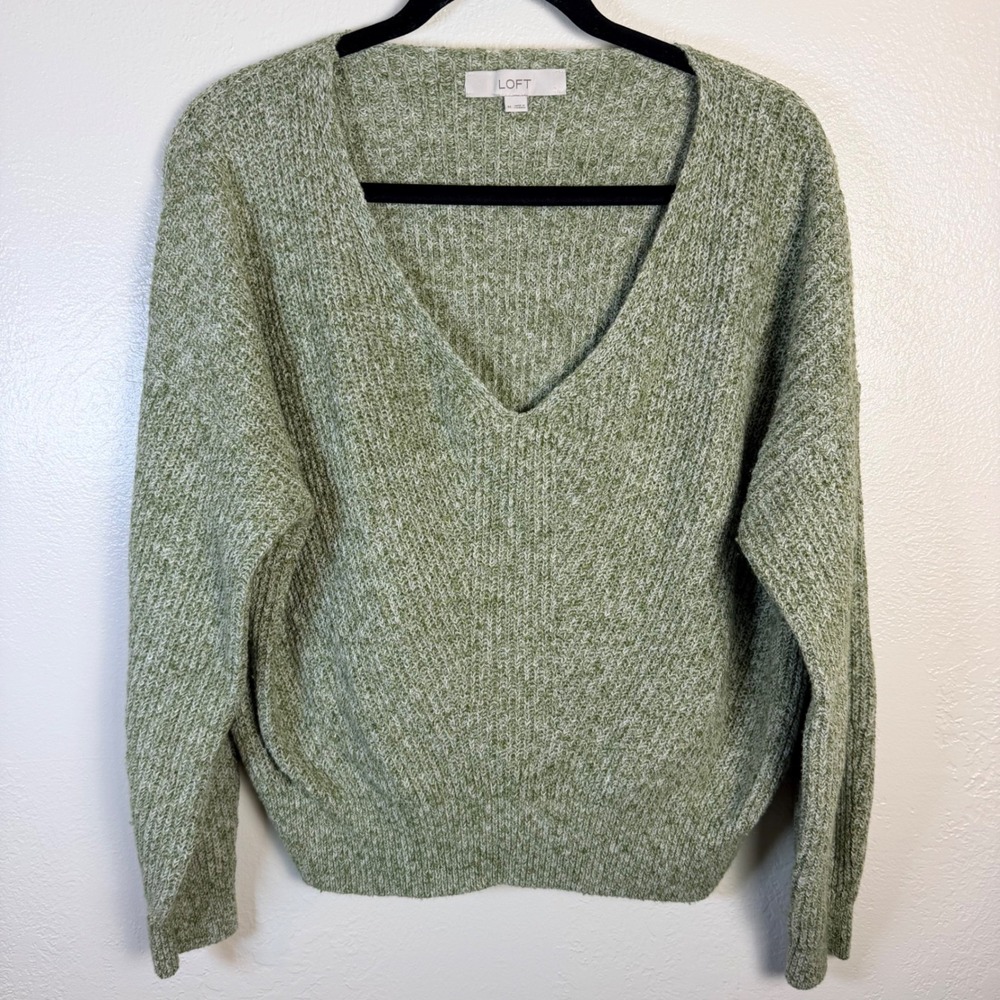 LOFT Womens M Marled Green V-Neck Relaxed Knit Sweater Cozy Minimalist Earthy